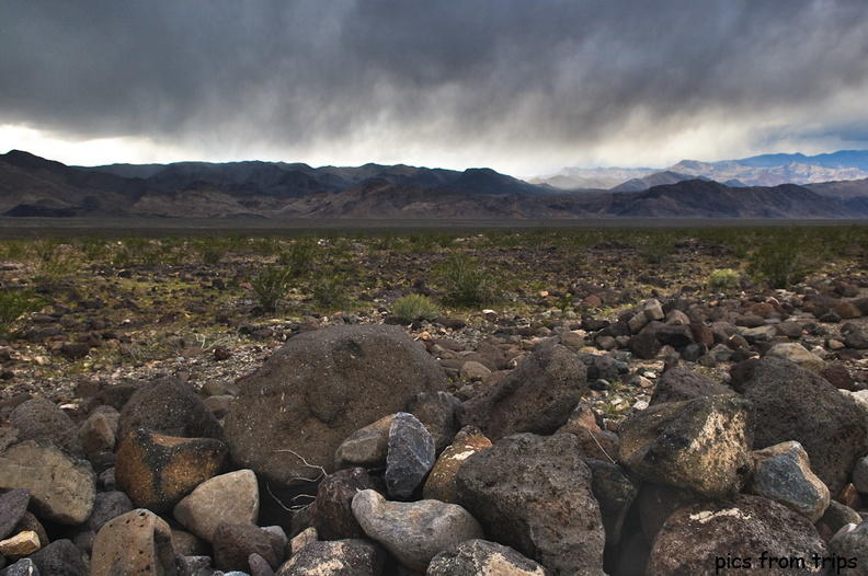 storm clouds over the desert2010d11c224HDR1.jpg